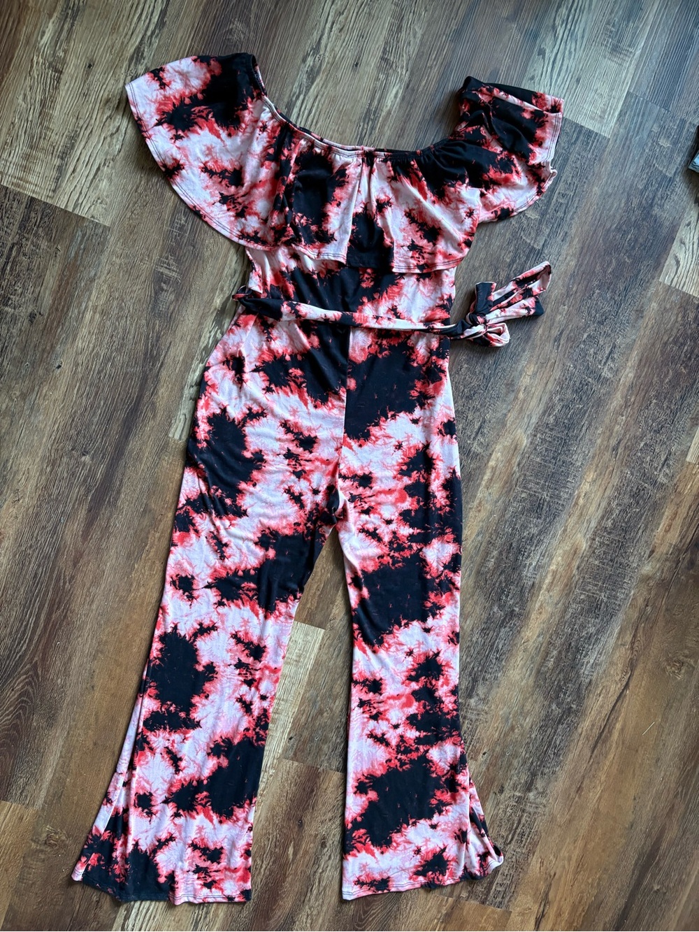 Minuet Petite Pink & Black Tie-Dye Off-Shoulder Jumpsuit